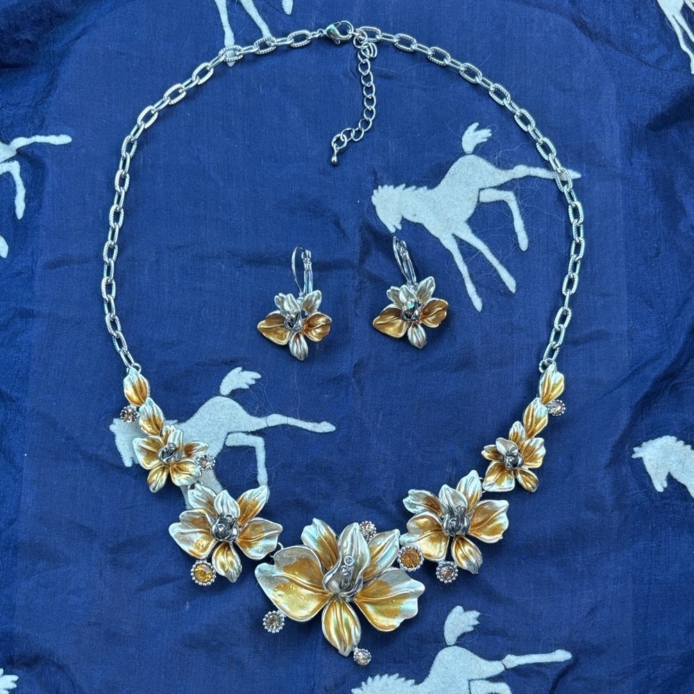 Vintage Silver Tone Statement Necklace Gold Enamel 3D Crystal Flowers Earrings